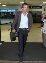 Хью Лори возвращается в Лос-Анджелес (в аэропорту), 20 июля