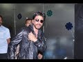 Shah Rukh Khan spotted at Mumbai Airport with NEW LOOK! - UTVSTARS HD