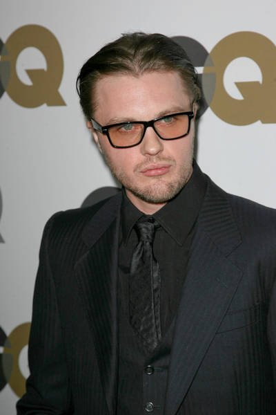 Серьезный мужчина