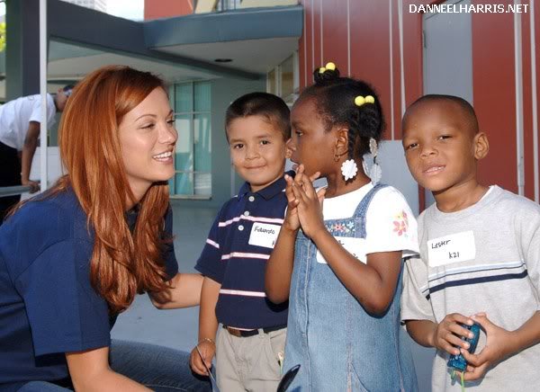 она очень любит детей