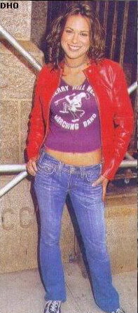 молоденькая(16-17)лет