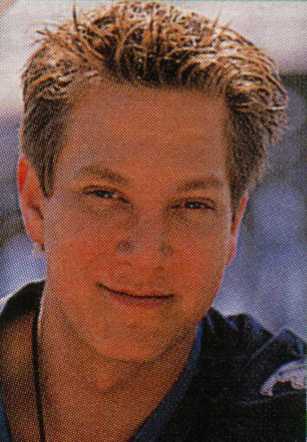 Рэнди в сериале &quot;Лбовь и тайны Сансет-бич&quot;где исполнял роль Шона Ричардса.