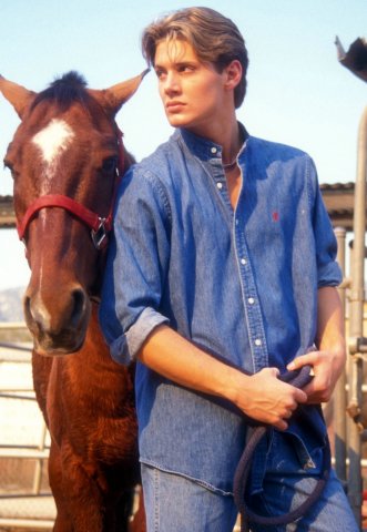 Это Дженс такой большой или лошадь маленькая?