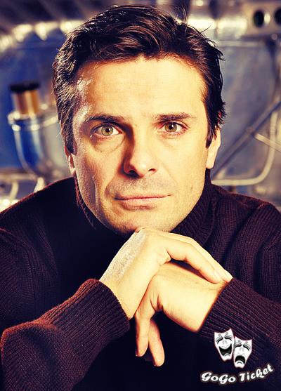 Да,время меняется,и он меняется,но..как красиво меняется!Глаза - зеркало души!