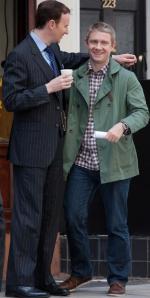 На съемках второго сезона "Шерлока" (слева Марк Гэтисс)