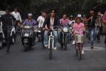 SRK cycles in Mumbai on December6,2011