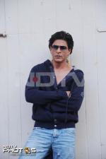 Sneak-a-Peak at SRK's New Hair Style декабрь 2011