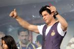 SRK на матче по крикету.