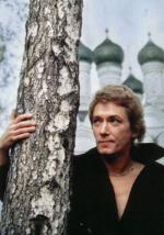 Игорь Старыгин на фоне березы в молодости (примерно, 1986 - 87 годы)