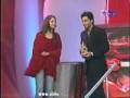 Aishwarya rai presenting award best actor to Shahrukh khan