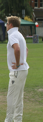 Крикет, 2014 год. Брэдли — капитан.