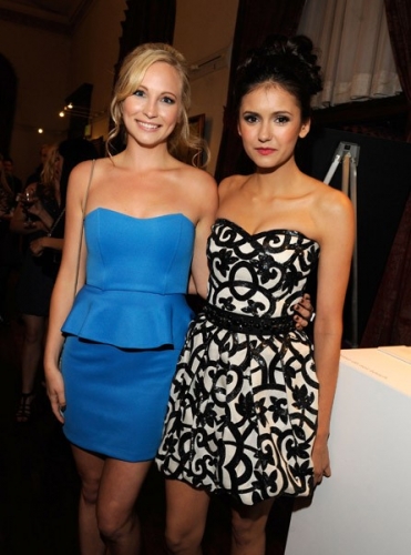 Кэндис (слева) и Нина Добрев (справа)на 12th Annual Young Hollywood Awards (Inside &amp; Backstage)