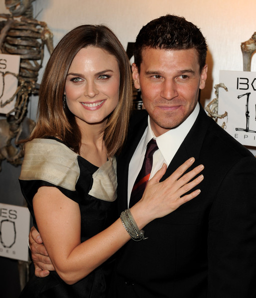 Actors Emily Deschanel (L) and David Boreanaz arrive at Fox TV&#039;s celebration of &quot;Bones&quot; 100th episode at 650 North on April 7, 2010 in Los Angeles, California.
(April 6, 2010 - Photo by Kevin Winter/Getty Images North America)