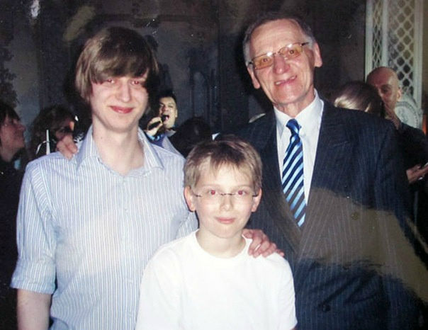 Отец Кристины(справа)Миколас Орбакас,сын Дени (в центре)и сводный брат по отцу Фабиан Орбакас(слева)