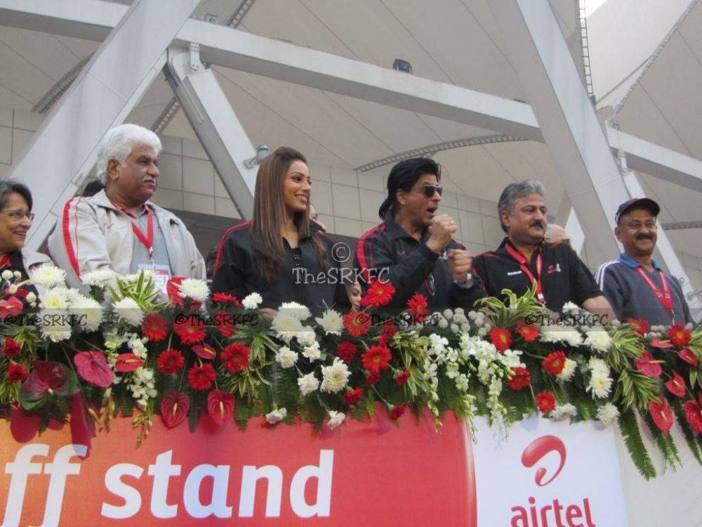 Shah Rukh Khan at the Аirtel half marathon in Delhi 27.11.11