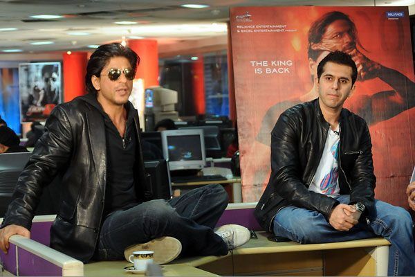 SRK visits Samay News Channel. 18.12.11