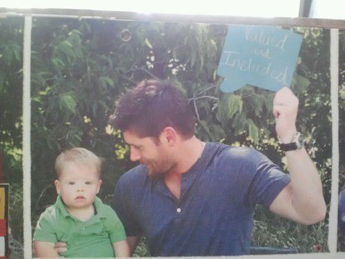 Дженсен и его племянник Леви: фото на календаре в поддержку «Down Syndrome Guild of Dallas»